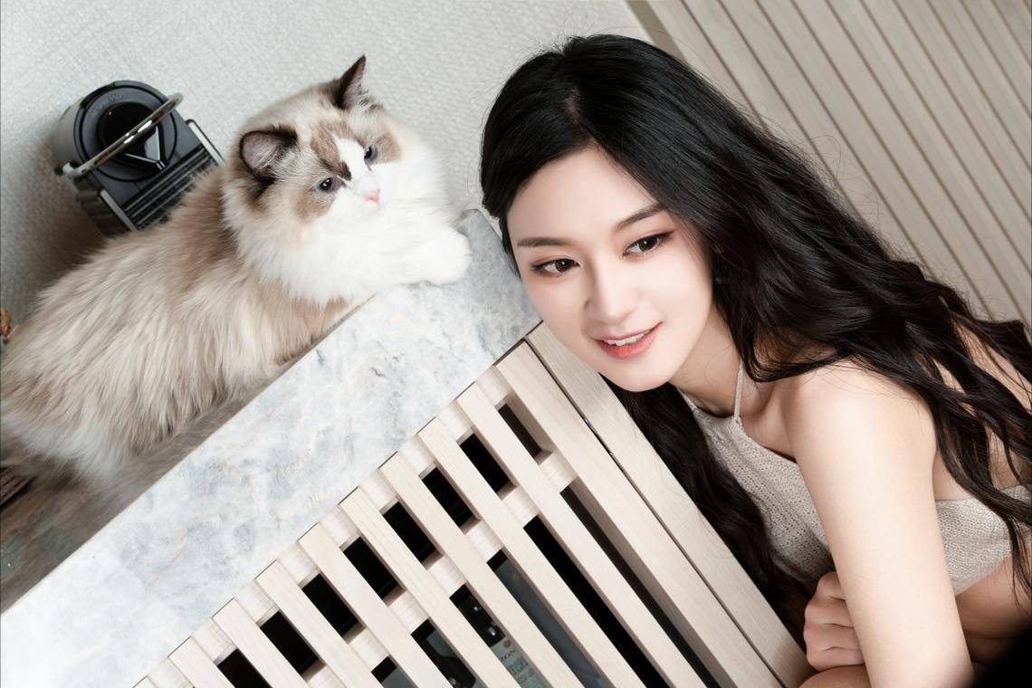 【活力中国调研行】“刚柔并济”的碳纤维：女士单手“提车”显示硬核科技